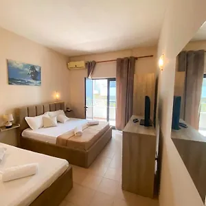 Hotel Seashell, Shkallnur